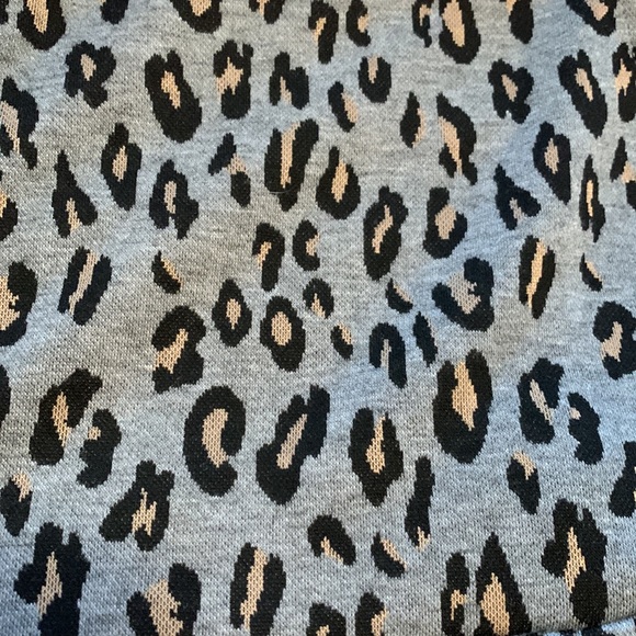 Jolt (from Belk) leopard print jumper size medium - Picture 3 of 3